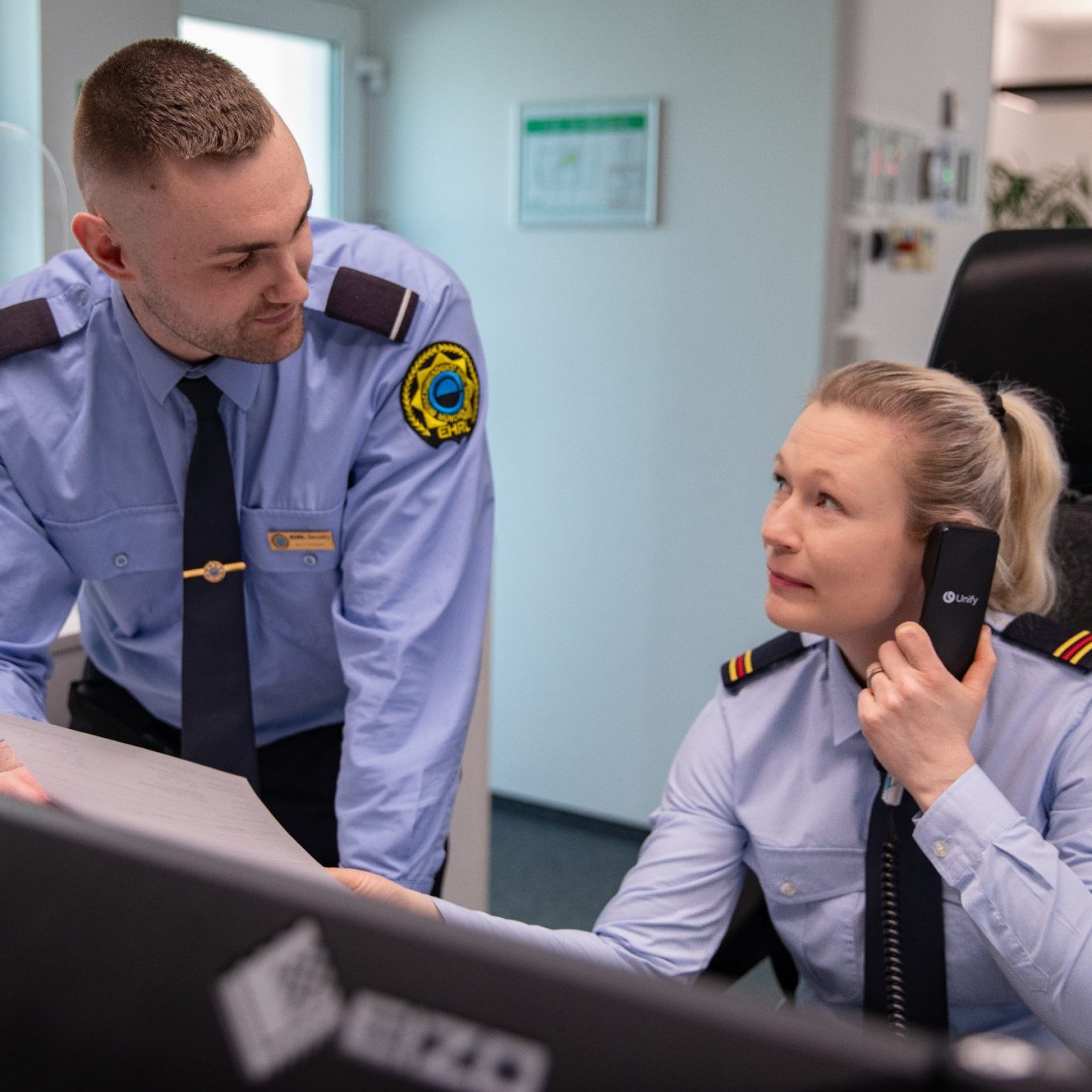 Mitarbeitende in der EHRL Notruf- und Serviceleitstelle EHRL Notruf- und Serviceleitstelle