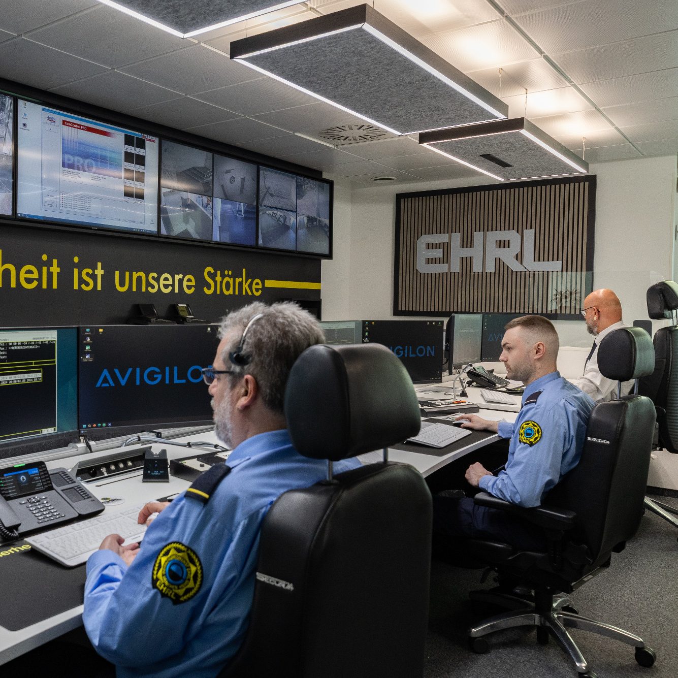 Mitarbeitende in der EHRL Notruf- und Serviceleitstelle Mitarbeitende in der EHRL Notruf- und Serviceleitstelle